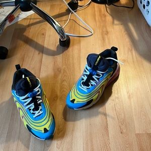 Nike air react270 ENG laser blue